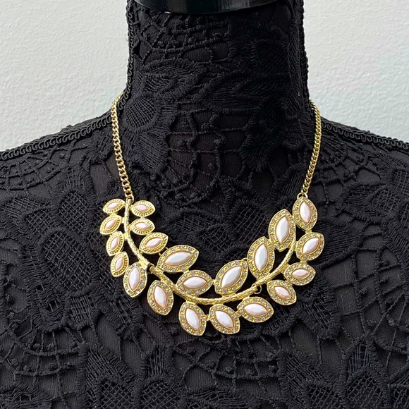 Anthropologie Jewelry - Anthropology gold and pink leaves statement necklace